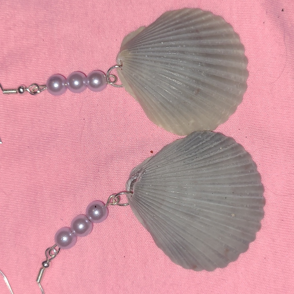 Shell earrings - Picture 3 of 3